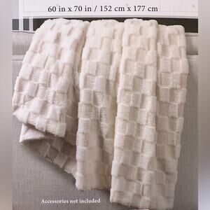 LIFE COMFORT® ARTISAN MIXED YARN THROW 60 in x 70in new beige tan